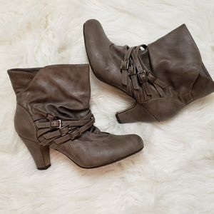 unknown Shoes - Womens boots size 7.5 unknown Shoes - Womens boots size 7.5